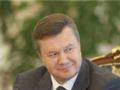 Януковичу подарили брокерский жилет и статуэтку быка